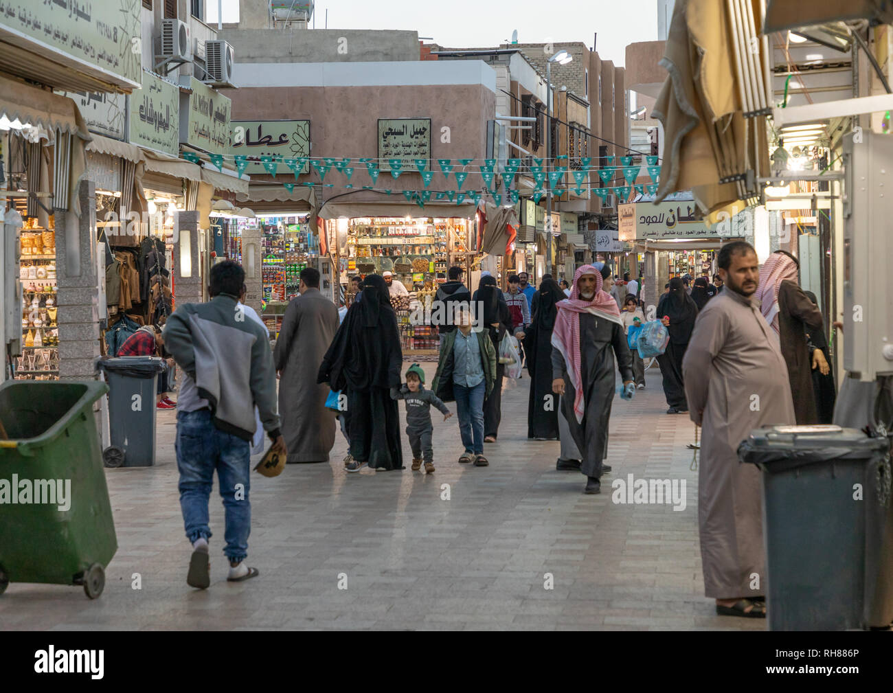 Saudi People In The Souq Mecca Province Taif Saudi Arabia Stock Photo Alamy