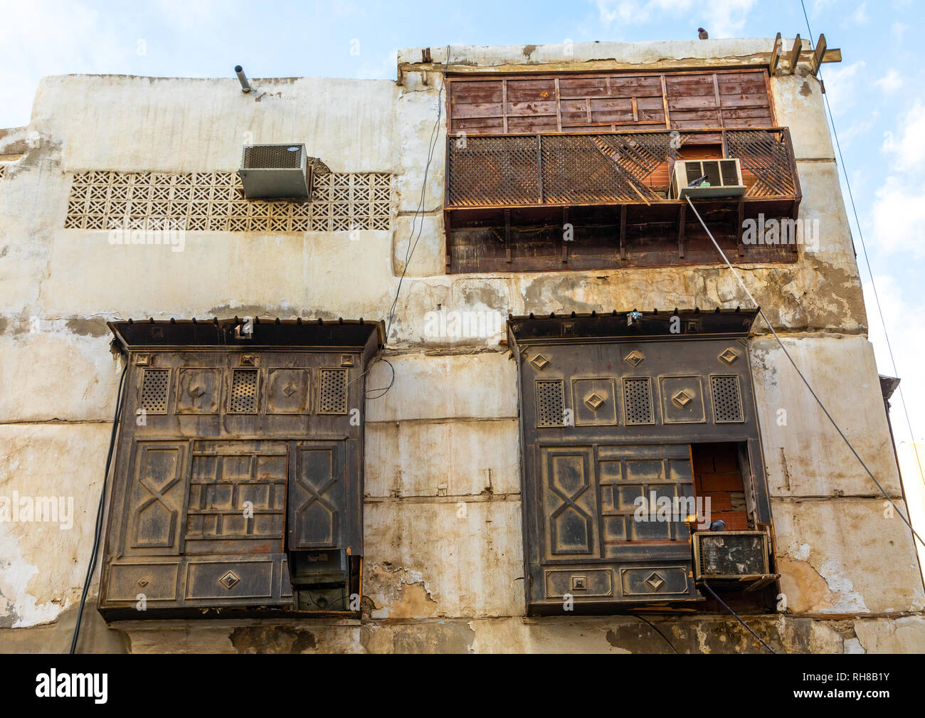 Old house with wooden mashrabiya in alBalad quarter, Mecca province, Jeddah, Saudi Arabia Stock
