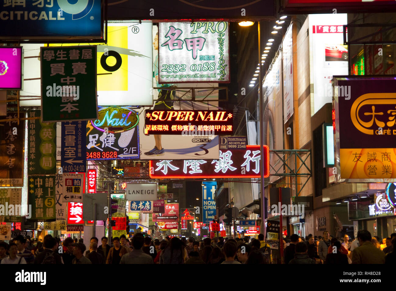 Busy Hong Kong street Kowloon, with crowds and neon lights, signs Stock ...