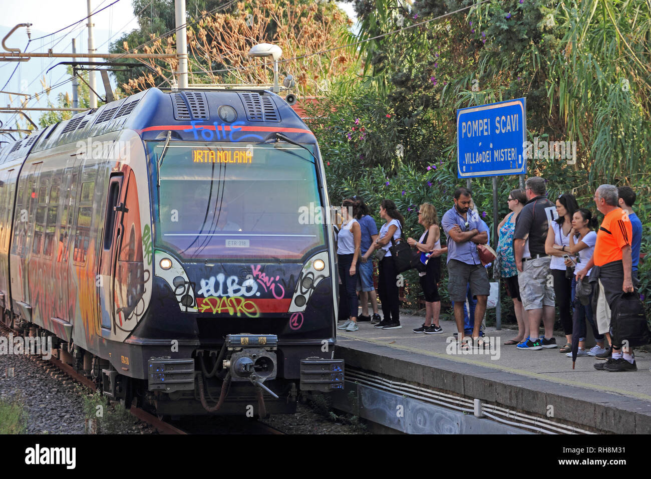 Train from Sorrento to Naples enters railway station, Pompeii Stock Photo Alamy
