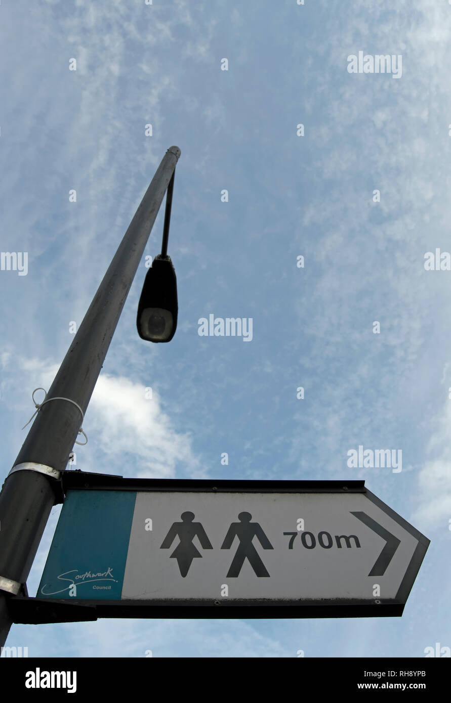 southwark council sign indicating direction to public toilets and a distance of 700 metres Stock Photo