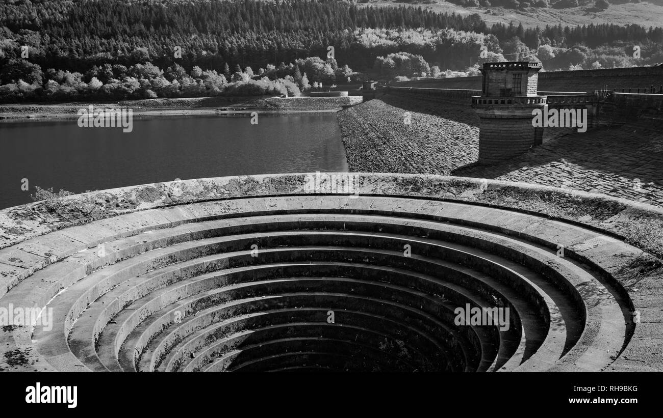 Ladybower reservoir derbyshire drought hires stock photography and