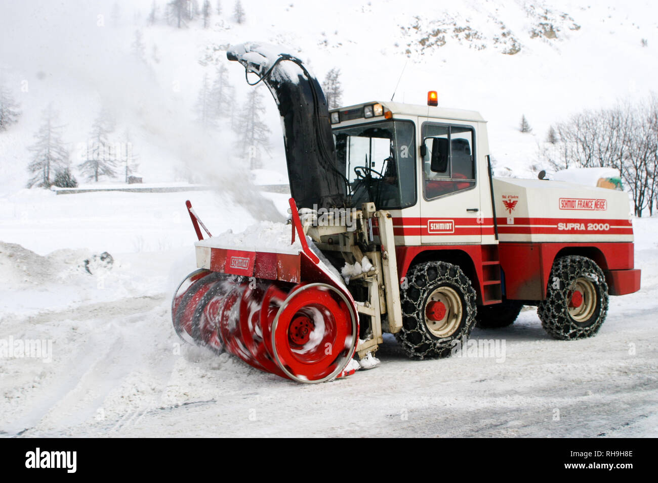 Chasse neige hi-res stock photography and images - Alamy