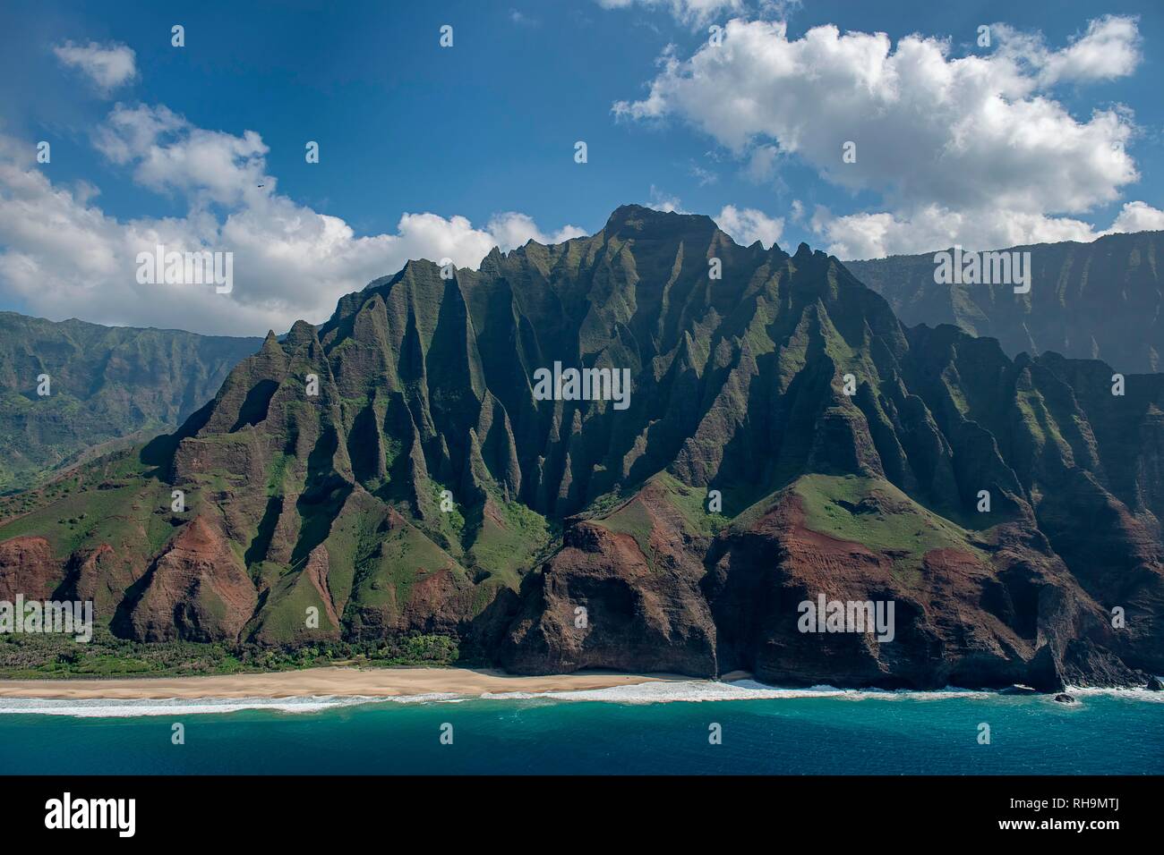 Rugged Na Pali coast, aerial view, Kaua'i, Hawai'i, Polynesia Stock Photo