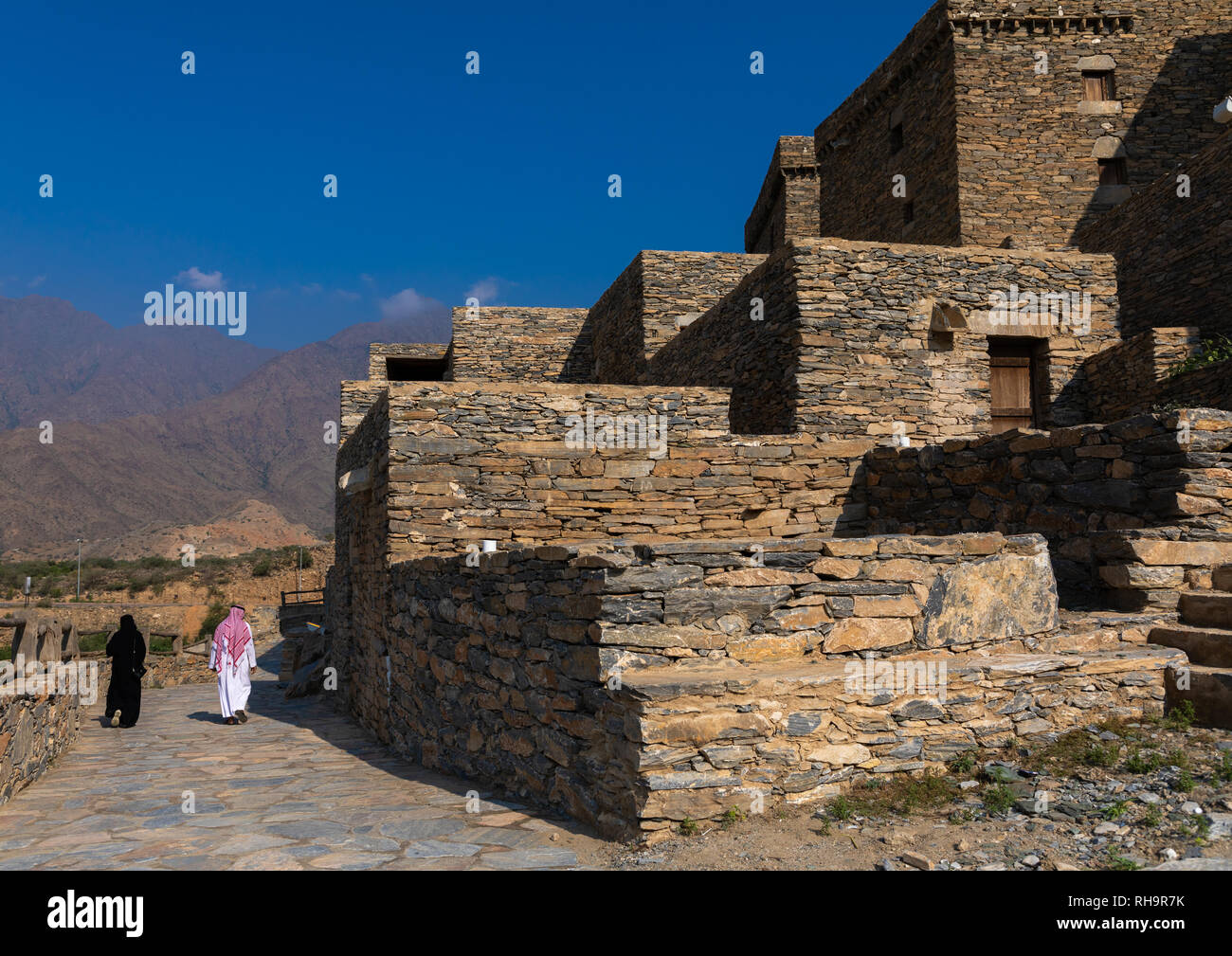 Saudi couple hi-res stock photography and images - Alamy