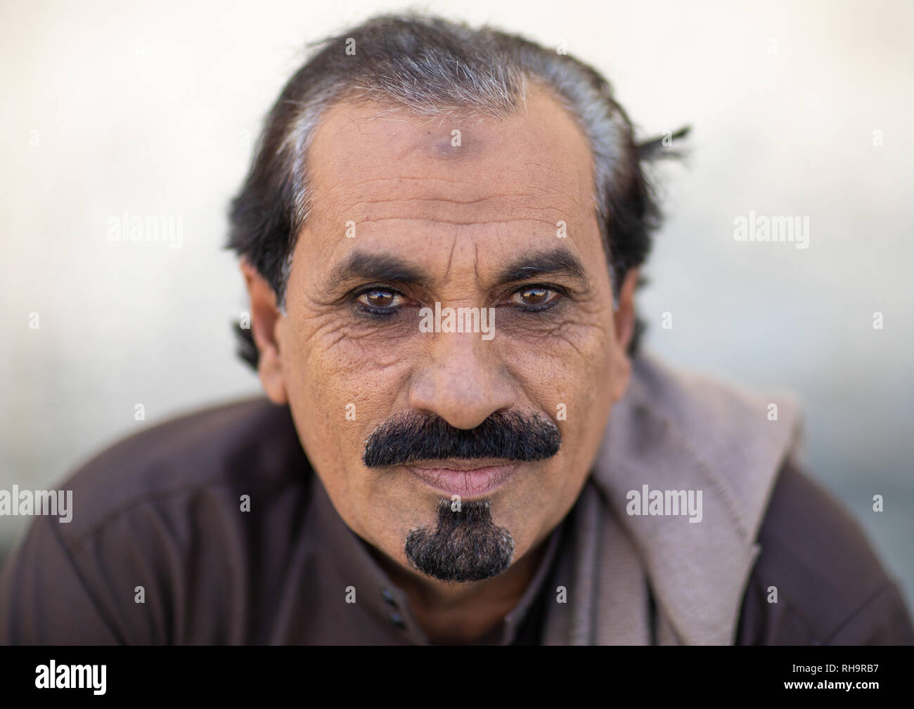 Portrait of a saudi man with kohl on his eyes, Jizan Province, Addayer, Saudi Arabia Stock Photo