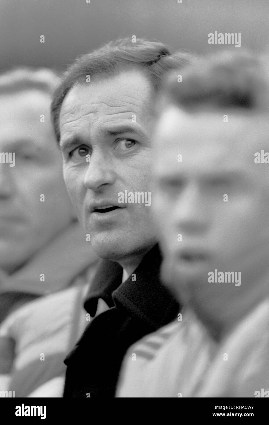 George graham arsenal 1986 hi-res stock photography and images - Alamy