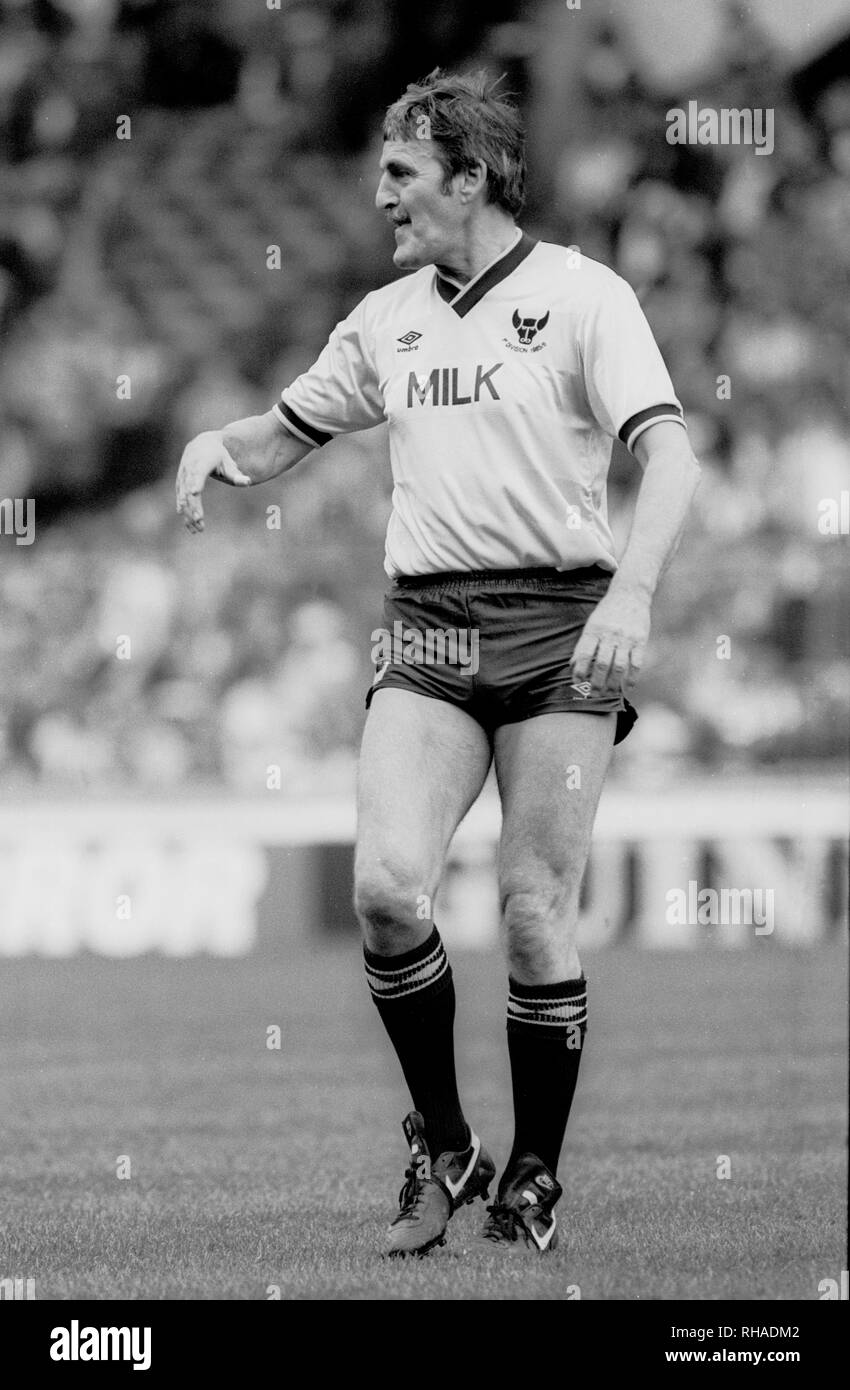 JIMMY HILL, MILK CUP SHOW PIECE, , 1986 Stock Photo Alamy