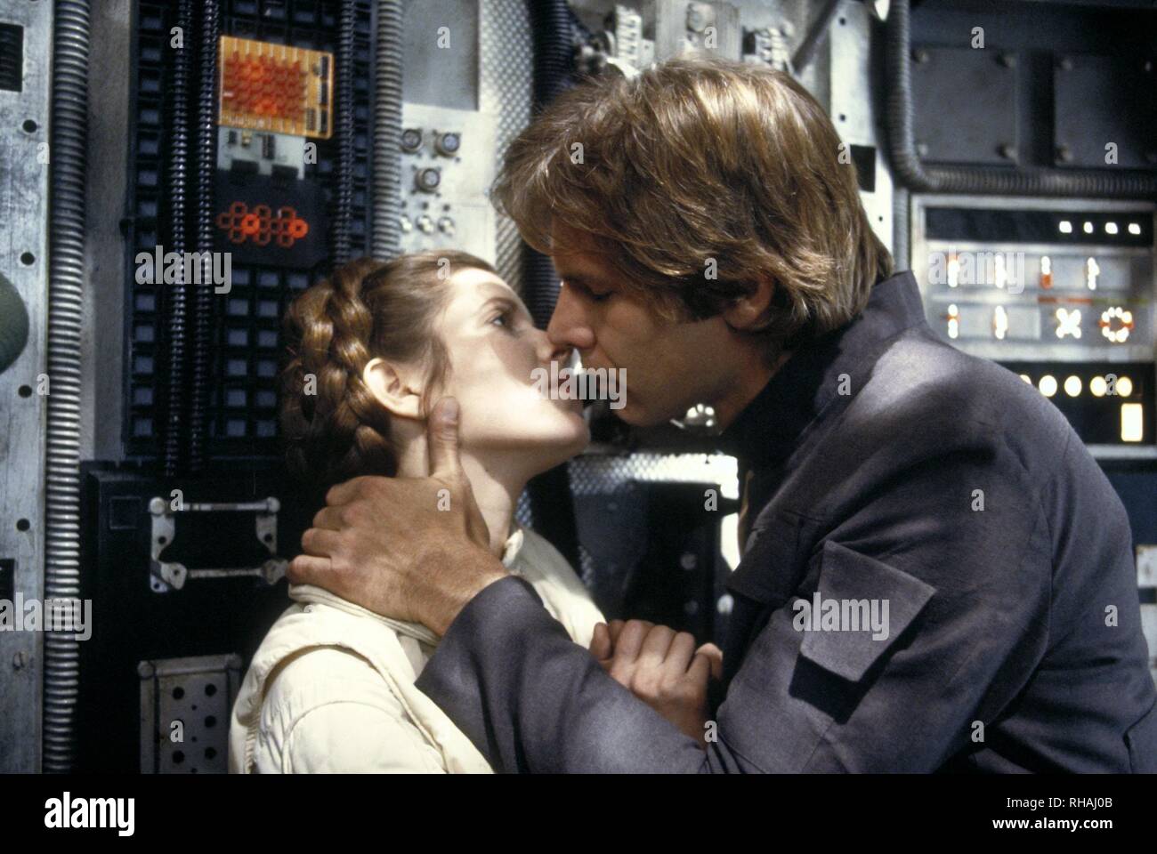 Carrie Fisher & Harrison Ford Film: Star Wars: Episode V - The Empire Strikes Back (USA 1980)  Character(s): Princess Leia, Han Solo  / Neuer Titel Auch: 'Star Wars: Episode V - Das Imperium Schlägt Zurück' Director: Irvin Kershner 17 May 1980  SAF21226 Allstar Picture Library/LUCASFILM  **Warning**  This Photograph is for editorial use only and is the copyright of LUCASFILM  and/or the Photographer assigned by the Film or Production Company & can only be reproduced by publications in conjunction with the promotion of the above Film. A Mandatory Credit To LUCASFILM is required. The Photographe Stock Photo