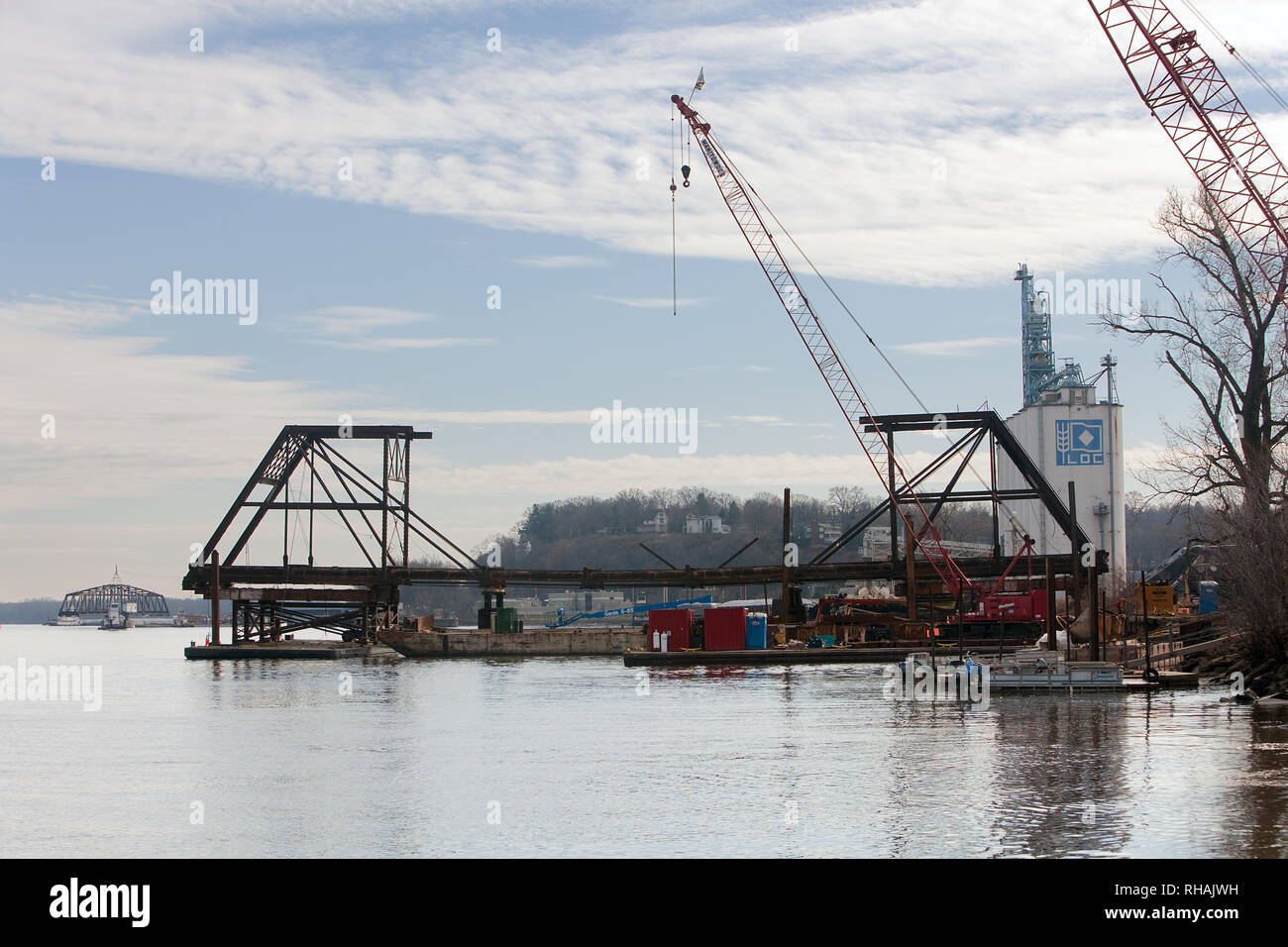 Construction of the BNSF vertical lift railroad bridge between