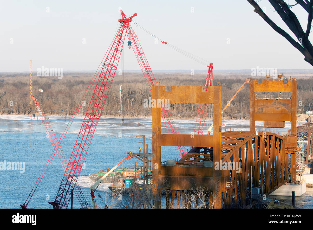 Construction of the BNSF vertical lift railroad bridge between