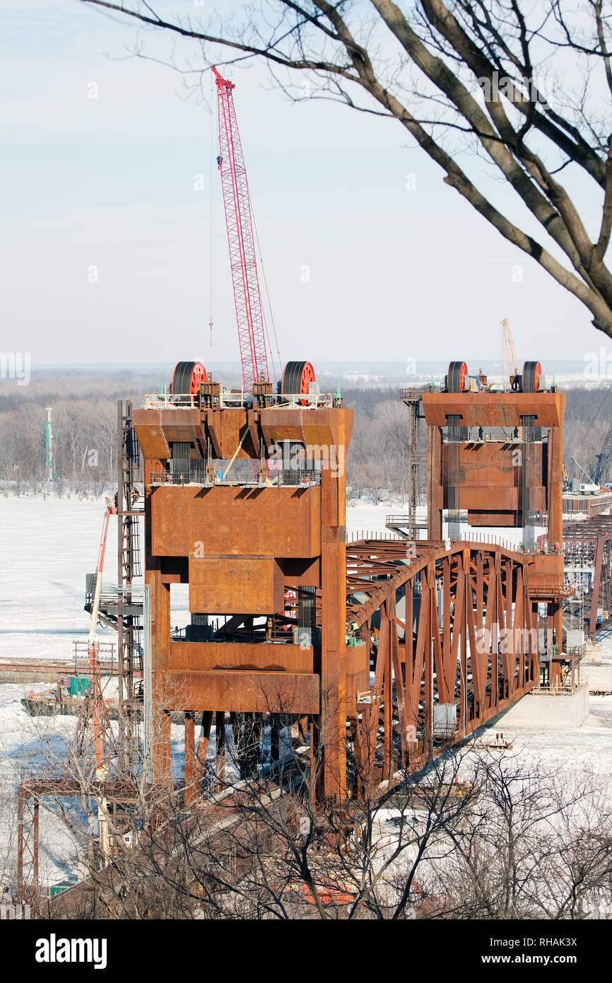 Construction of the BNSF vertical lift railroad bridge between