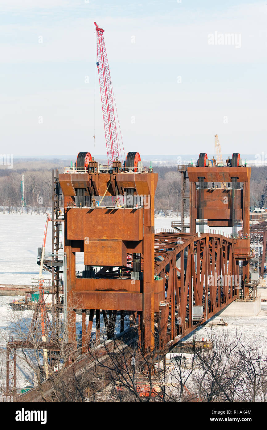 Construction of the BNSF vertical lift railroad bridge between