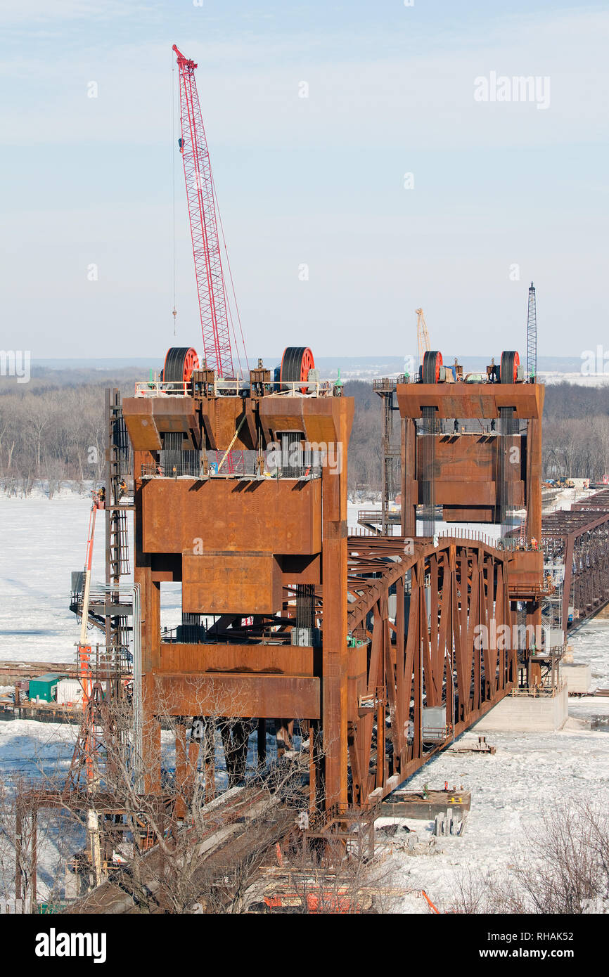 Construction of the BNSF vertical lift railroad bridge between