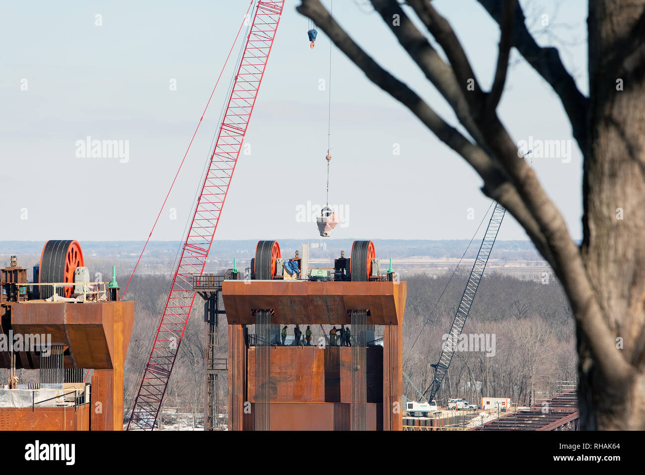 Construction of the BNSF vertical lift railroad bridge between