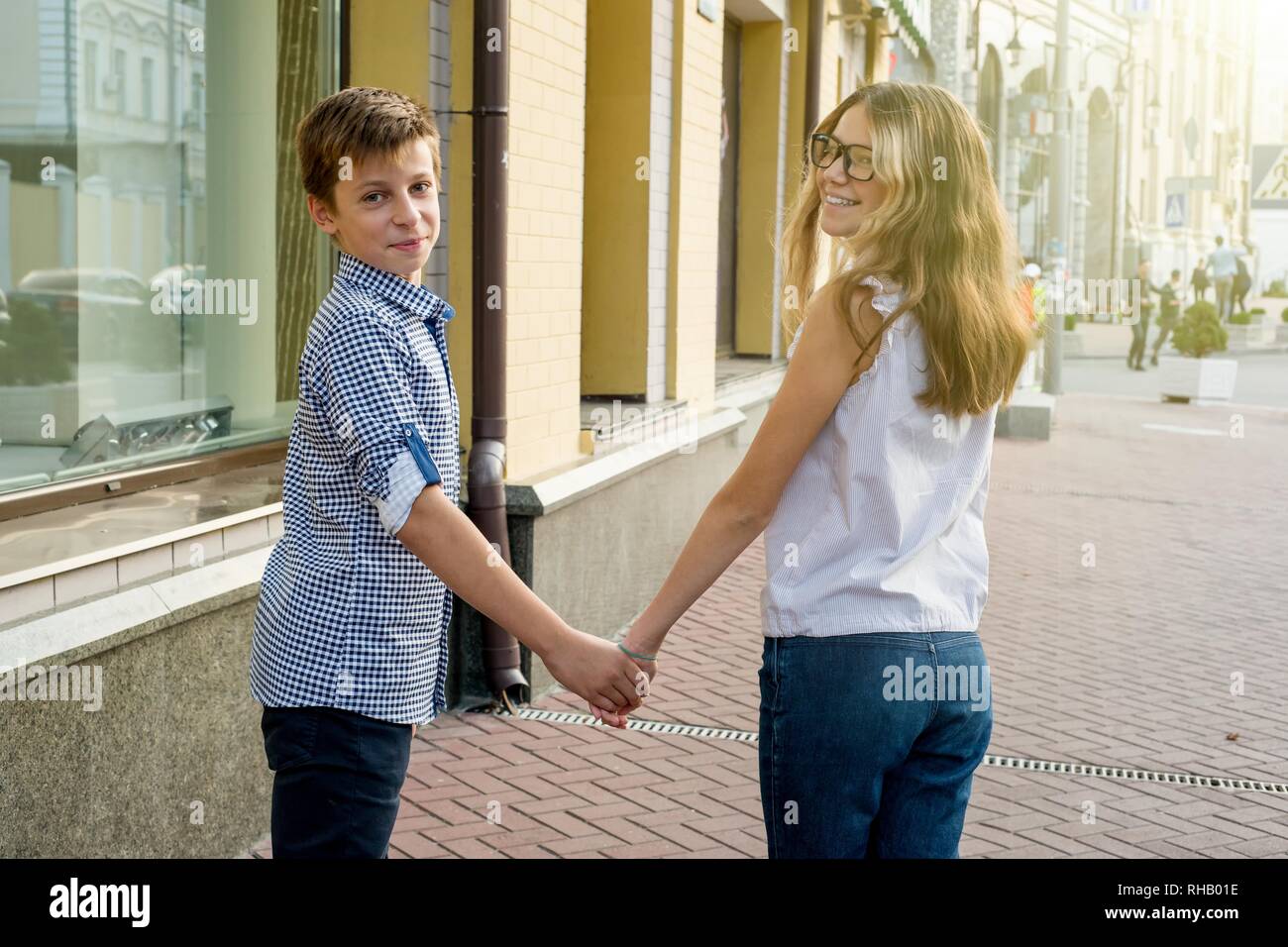 Cute teenage couple holding hands hi-res stock photography and images ...