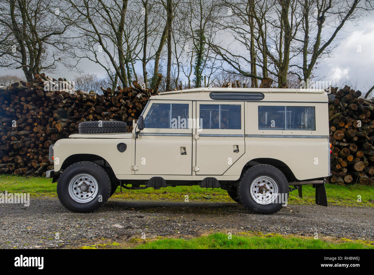 Land rover 109 series hi-res stock photography and images - Alamy