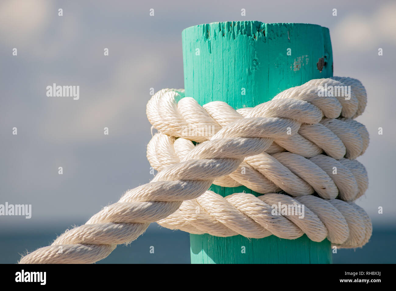 Rope wrapped around pole hi-res stock photography and images - Alamy