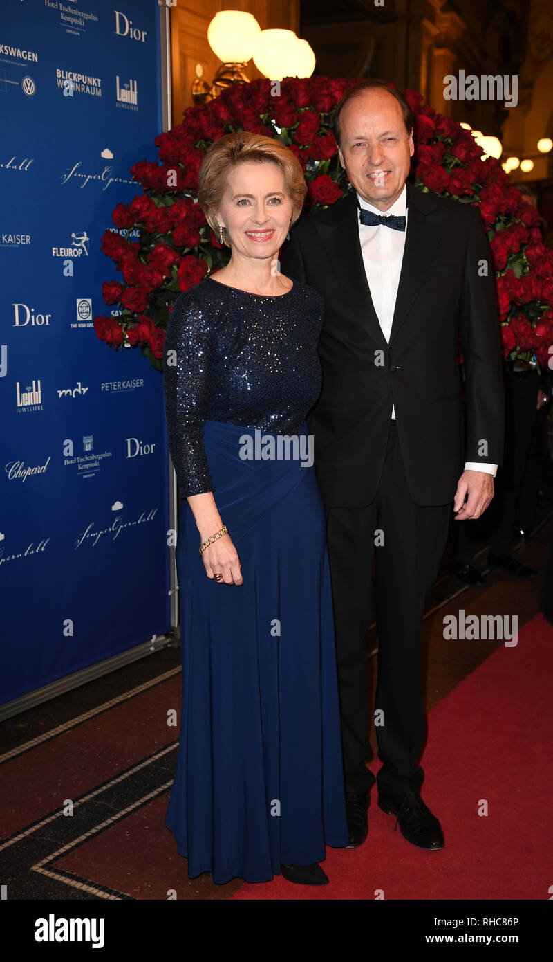Dresden, Germany. 01st Feb, 2019. Federal Defence Minister Ursula von der Leyen (CDU) and her husband Heiko von der Leyen are coming to the 14th Semper Opera Ball. The motto of this year's ball is 'Fascination Dresden - dreams come true'. Credit: Britta Pedersen/dpa-Zentralbild/dpa/Alamy Live News Stock Photo