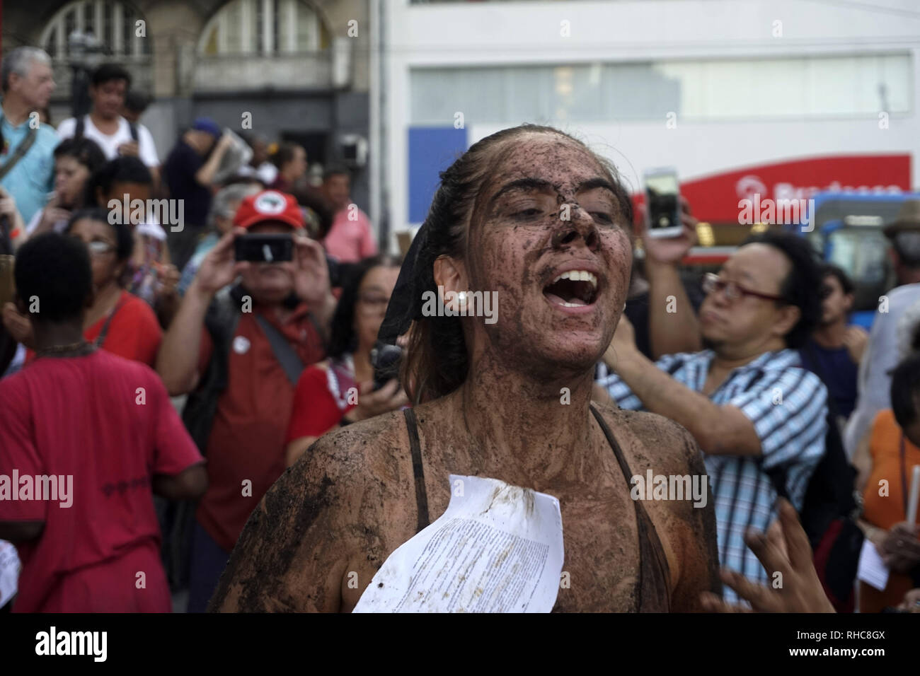 February 1, 2019 - SÃ£O Paulo, SÃ£o Paulo, Brazil - SÃ£o Paulo (SP), 01/02/2019 - ATO BRUMADINHO - Act in solidarity with the victims of Brumadinho - MAB, Movement of the Affected by Dams, promoted at the beginning of the night of this Friday 01 in Praca da Se, downtown Sao Paulo, a act in solidarity with the victims of the tragedy with the rupture of the Mina Corrego do Feijao dam in Brumadinho, Minas Gerais. Today the tragedy completes 1 week, when 12 hours and 28 minutes last Friday, the dam gave way, releasing an avalanche of ore tailings. Credit: Cris Faga/ZUMA Wire/Alamy Live News Stock Photo