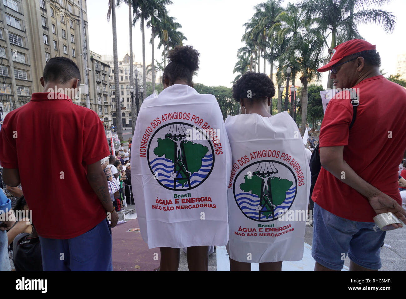 February 1, 2019 - SÃ£O Paulo, SÃ£o Paulo, Brazil - SÃ£o Paulo (SP), 01/02/2019 - ATO BRUMADINHO - Act in solidarity with the victims of Brumadinho - MAB, Movement of the Affected by Dams, promoted at the beginning of the night of this Friday 01 in Praca da Se, downtown Sao Paulo, a act in solidarity with the victims of the tragedy with the rupture of the Mina Corrego do Feijao dam in Brumadinho, Minas Gerais. Today the tragedy completes 1 week, when 12 hours and 28 minutes last Friday, the dam gave way, releasing an avalanche of ore tailings. Credit: Cris Faga/ZUMA Wire/Alamy Live News Stock Photo