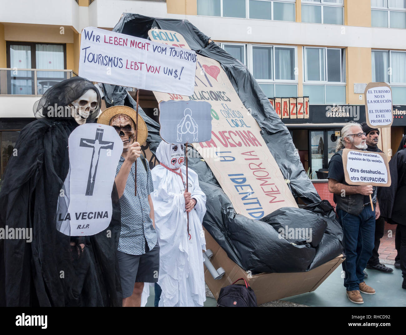 Las Palmas, Gran Canaria, Canary Islands, Spain. 2nd Feb, 2019. Local people in the capital of Gran Canaria, Las Palmas, protest against the gentrification of local neighbourhoods in the city, which, they say, is leading to rising rental costs for local people. Holiday home rentals, Airbnb, the tourist industry., all major concers for the protesters. Credit: ALAN DAWSON/Alamy Live News Stock Photo