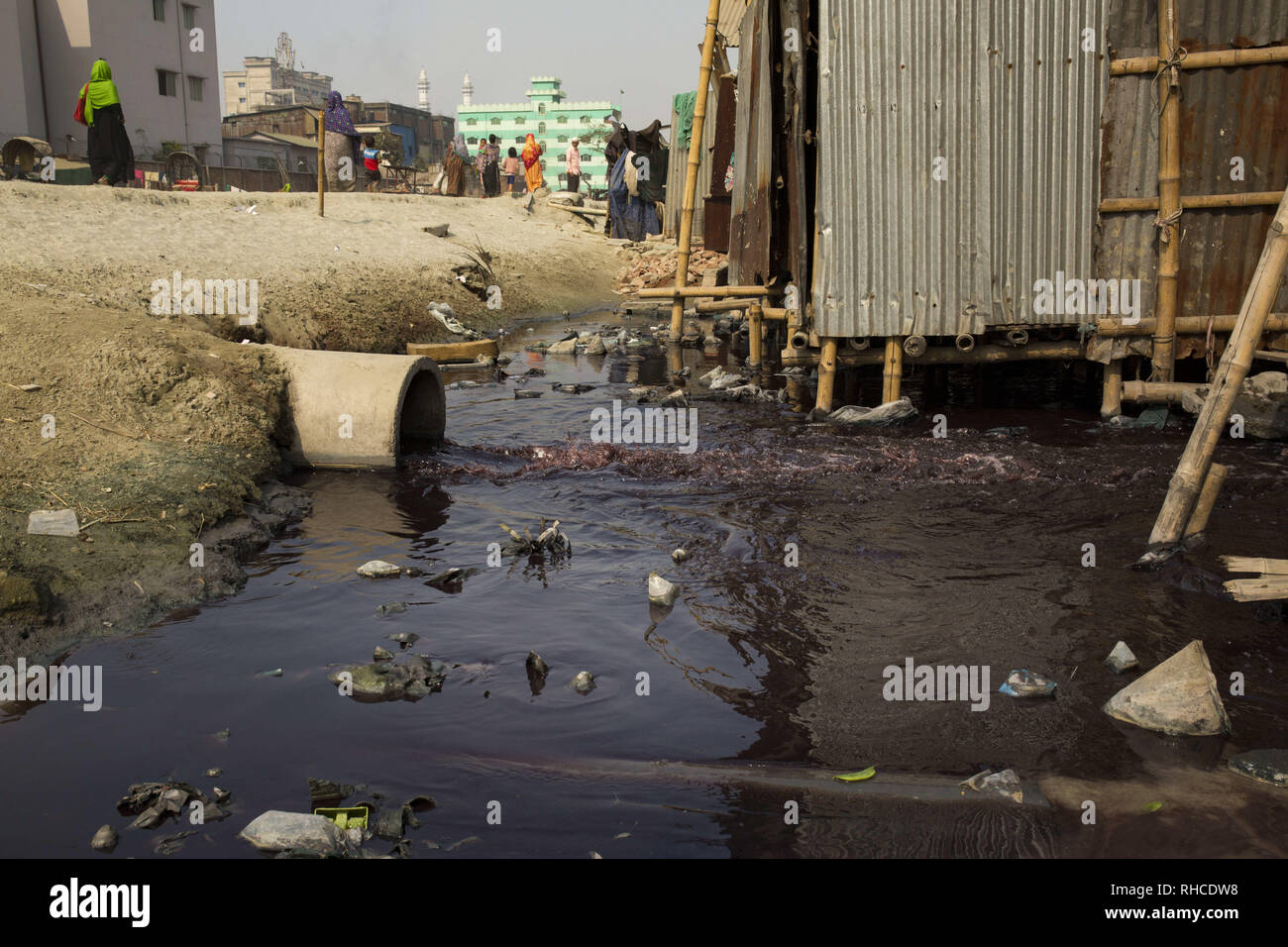 Dhaka, Bangladesh. 2nd Feb, 2019. FEBRUARY 02 : Polluted water from factories waste enter in the lake at slum area in Dhaka, Bangladesh on February 02, 2019.In recent report says, Slum dwellers at risk of diabetes and high blood pressure in Bangladesh. Credit: Zakir Hossain Chowdhury/ZUMA Wire/Alamy Live News Stock Photo