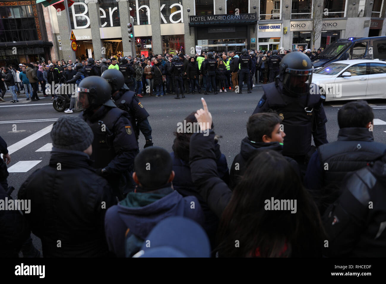 Madrid, Spain. 2nd Feb, 2019. The taxi drivers seen trying to cut the street Gran Via but prevented by police during the protest.The taxi drivers of Madrid transferred the protests of their thirteenth day of strike to the demonstration of the pensioners who traveled from 12 noon to the center of the capital to claim decent pensions. Credit: Jesus Hellin/SOPA Images/ZUMA Wire/Alamy Live News Stock Photo