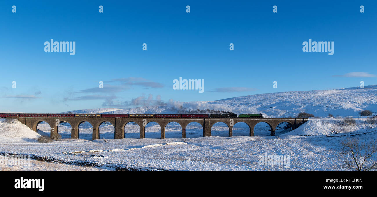 Wensleydale, North Yorkshire. 2nd February 2019. A 'Double Header' on the famous Settle to Carlisle line as 2 engines, 61306  'The Mayflower' and engine 35018 'British India Line' from the Railway Touring Company travel over the Garsdale Head Viaduct amongst the snow in upper Wensleydale, North Yorkshire. Credit: Wayne HUTCHINSON/Alamy Live News Stock Photo