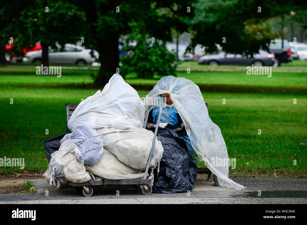 USA, Washington DC, homeless woman in park near White House / USA, Washington DC, obdachlose Frau im Park beim  weissen Haus Stock Photo