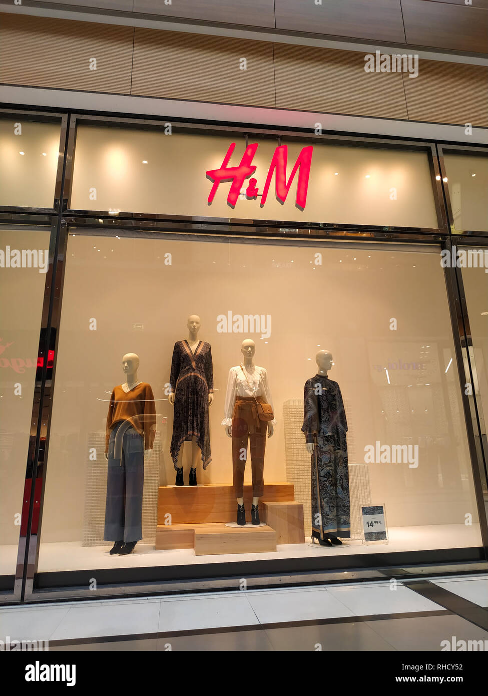 Athens, Greece - January 19: H&M store front with sales graphics, during  Greek winter sales period Stock Photo - Alamy
