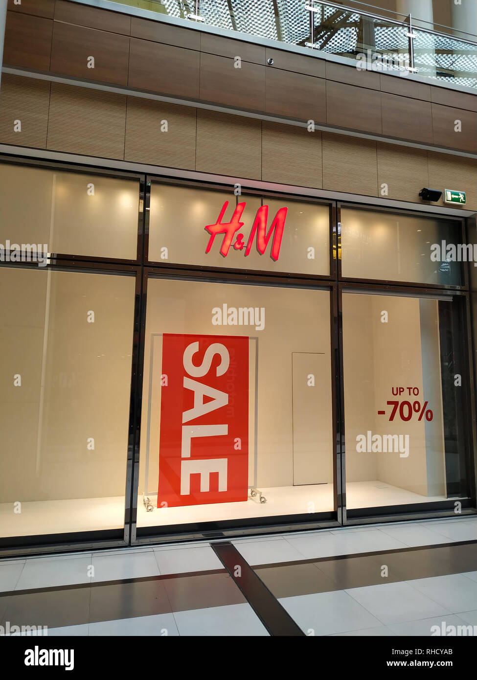 H&m Store Front High Resolution Stock Photography and Images - Alamy