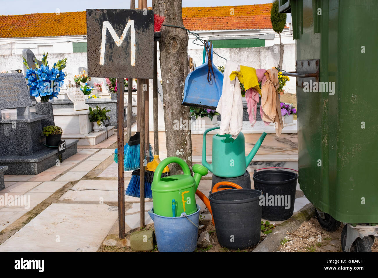 Sculpture dustpan brush hires stock photography and images Alamy