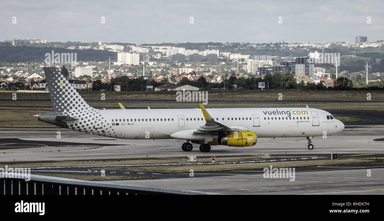 Paris orly airport hi-res stock photography and images - Page 9 - Alamy