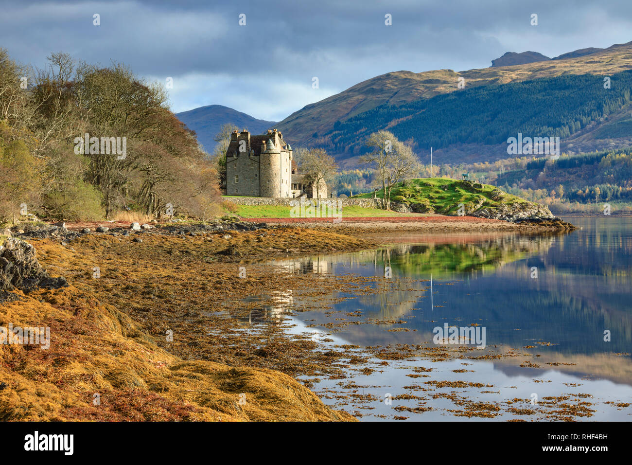 Dunderave Castle on Loch Fyne Stock Photo
