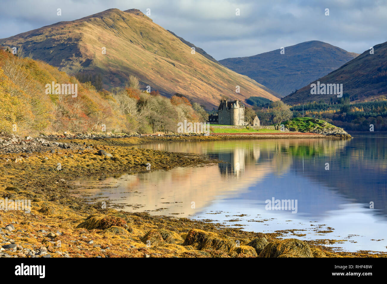 Dunderave Castle on Loch Fyne Stock Photo