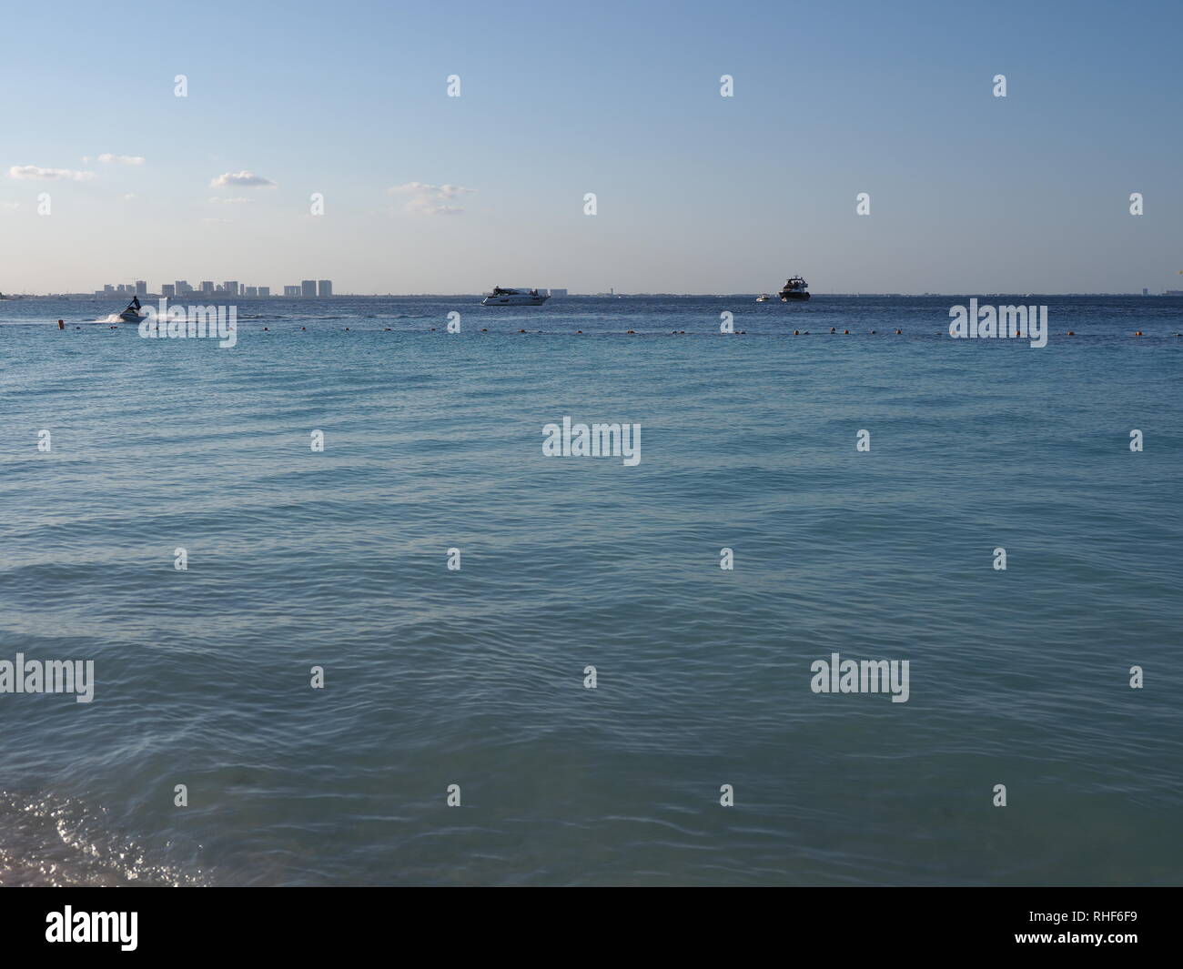 Horizon line turquoise sea hi-res stock photography and images - Alamy