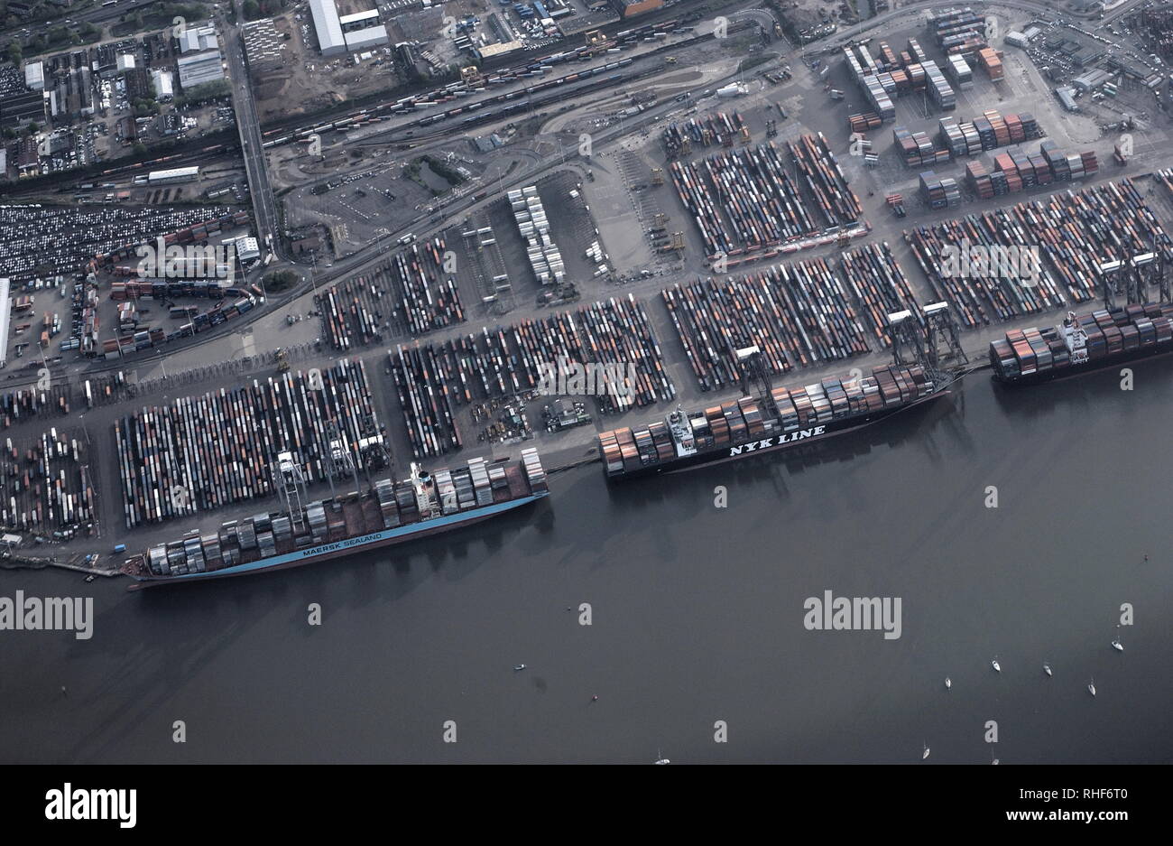 AJAXNETPHOTO. 2008. SOUTHAMPTON, ENGLAND. - WESTERN DOCKS - AERIAL VIEW OF WESTERN DOCKS CONTAINER SHIPPING PORT WITH CONTAINER SHIPS MOORED ALONGSIDE. PHOTO:JONATHAN EASTLAND/AJAX REF:D80105 644 Stock Photo