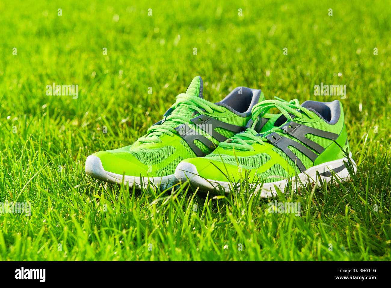 Running shoes hot sale on grass