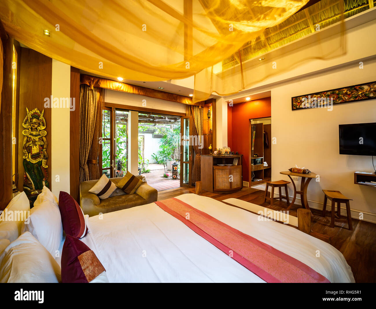 Luxury Room With Bed With Vintage Decoration Bali Style