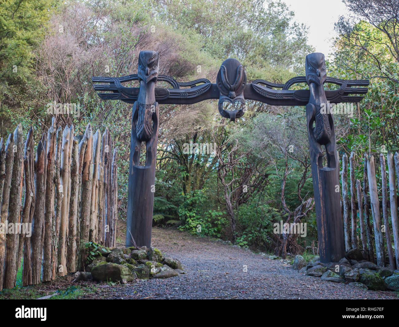 Waharoa carved gateway. The central figure represents Te Ruki Kawiti, the leader of the warriors who defended Ruapekapeka. Northland, New Zealand Stock Photo