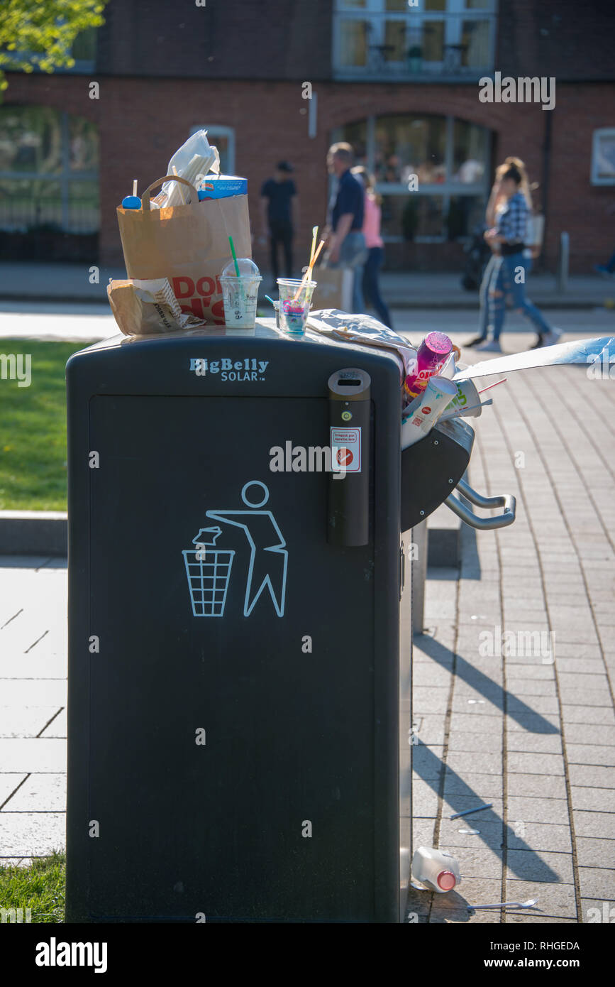 Mcdonalds food in bin hires stock photography and images Alamy