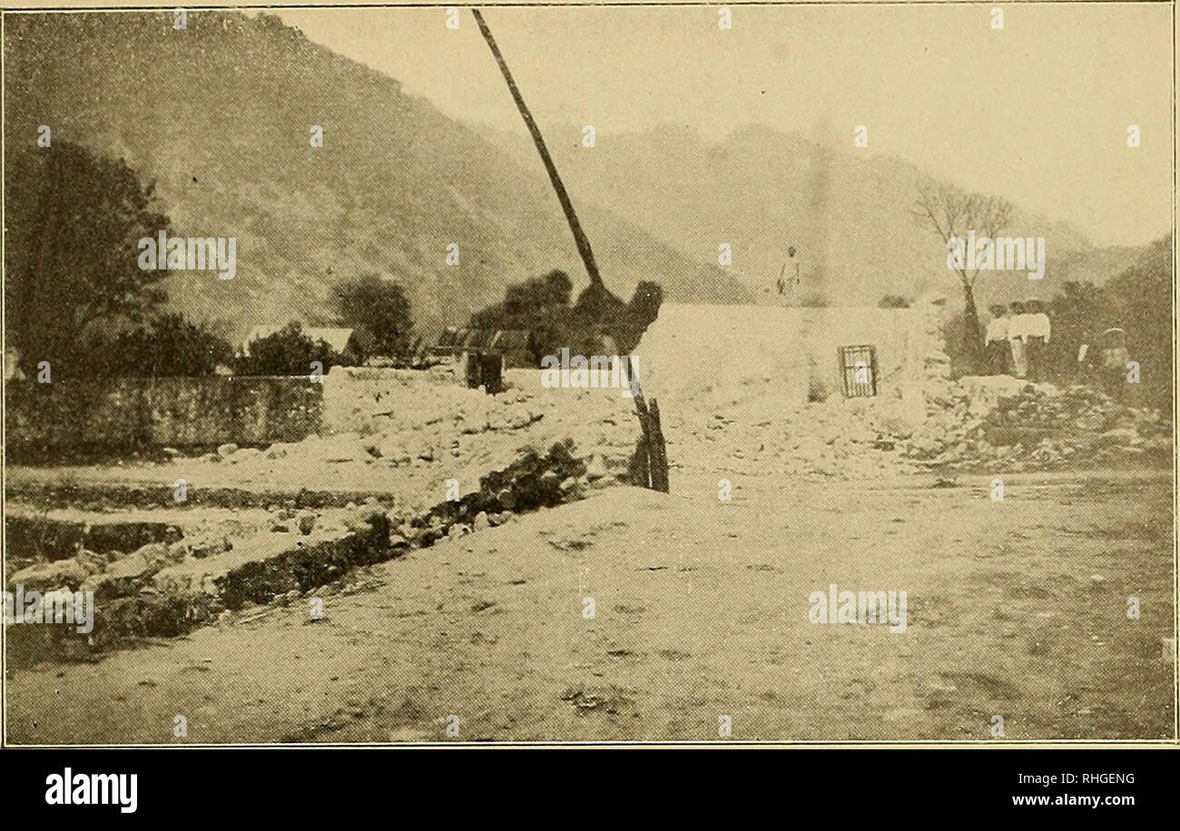 . Boletín. Boletín ni'.m. 38. Instituto Geológico de México. Lám. XVII-B.. Fotografía número 1.—Casa Municipal de Patlanalá, Fue., y esquina NW. del atrio de la parroquia. (Cámara al W.). Please note that these images are extracted from scanned page images that may have been digitally enhanced for readability - coloration and appearance of these illustrations may not perfectly resemble the original work.. Instituto Geológico de México; Universidad Nacional de México. Instituto de Geología. México : Instituto Stock Photo