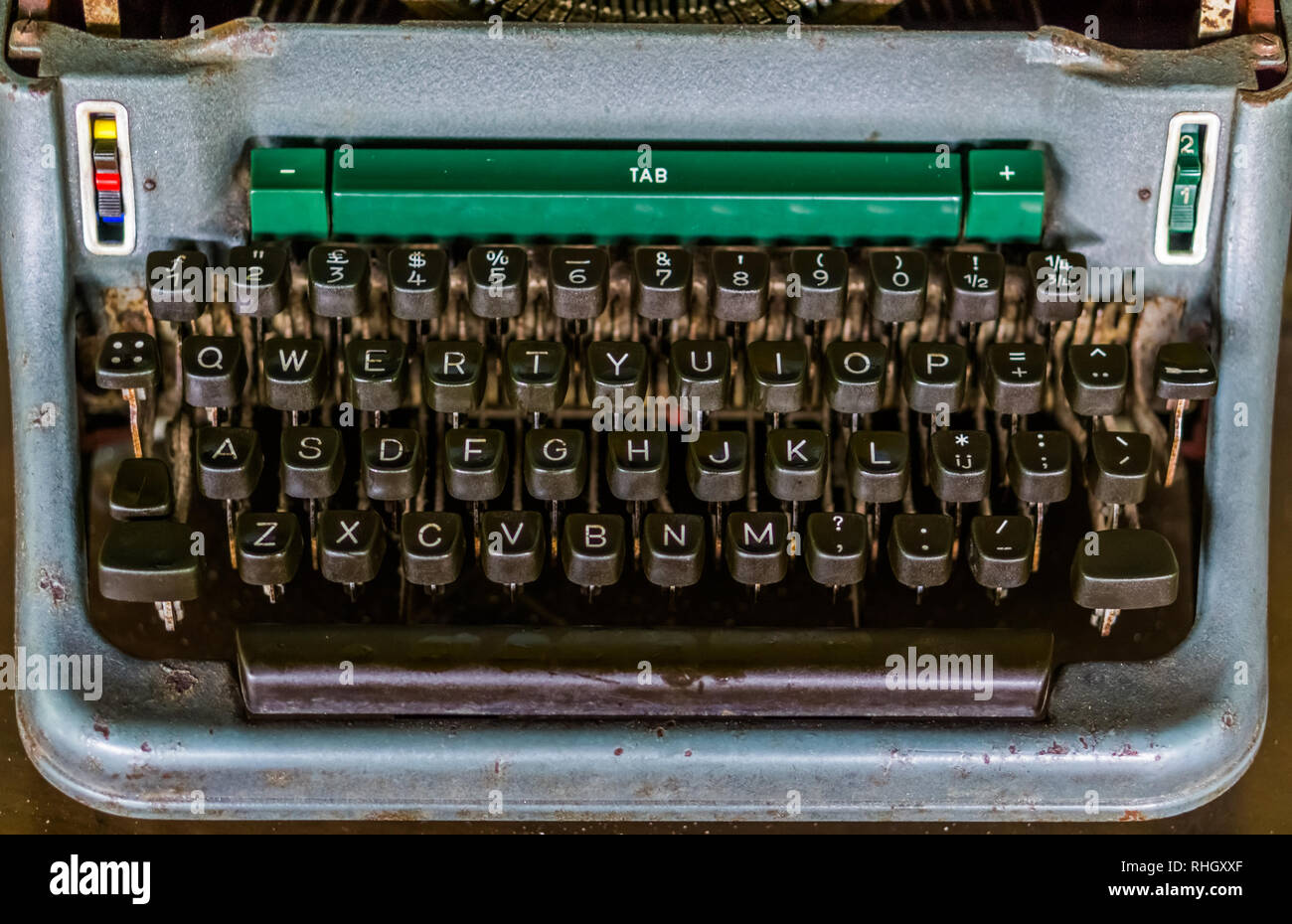 closeup of the keyboard of a old type writer machine, Vintage journalism  equipment Stock Photo - Alamy
