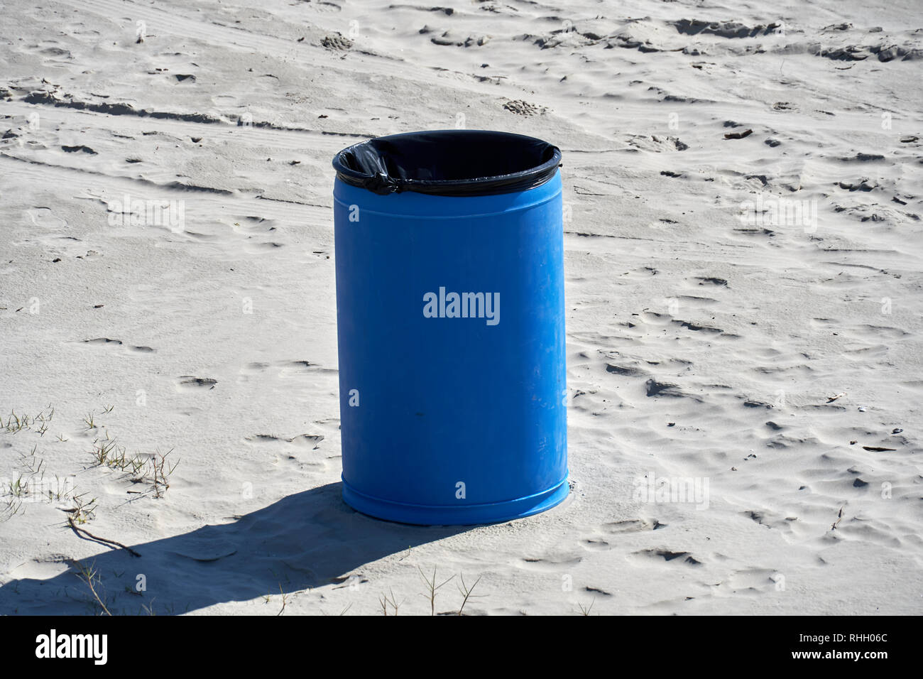 Trash barrel hi-res stock photography and images - Alamy