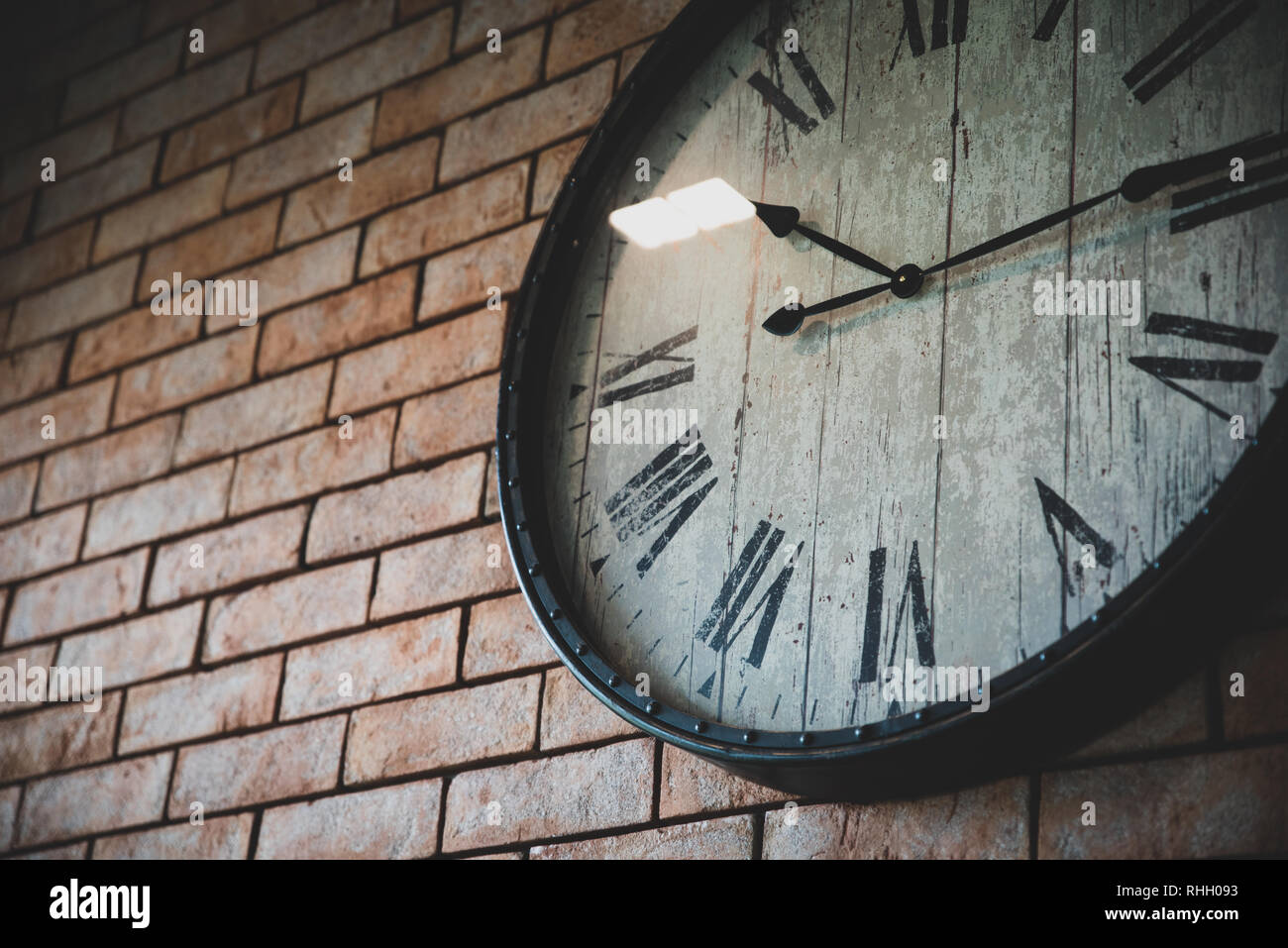 Close up wall clock hi-res stock photography and images - Alamy