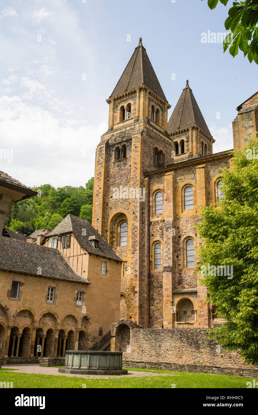 The abbey church of St Foy in Conques France. The abbey has been an  important stop for pilgrims on the Santiago de Compostella walk Stock Photo  - Alamy