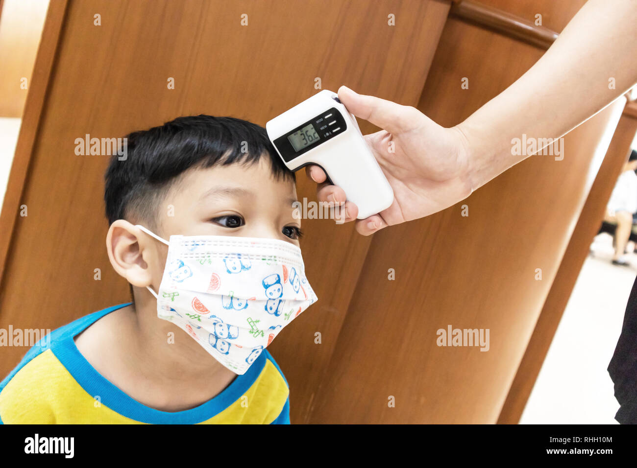 Checking measure fever levels Children using by digital infrared