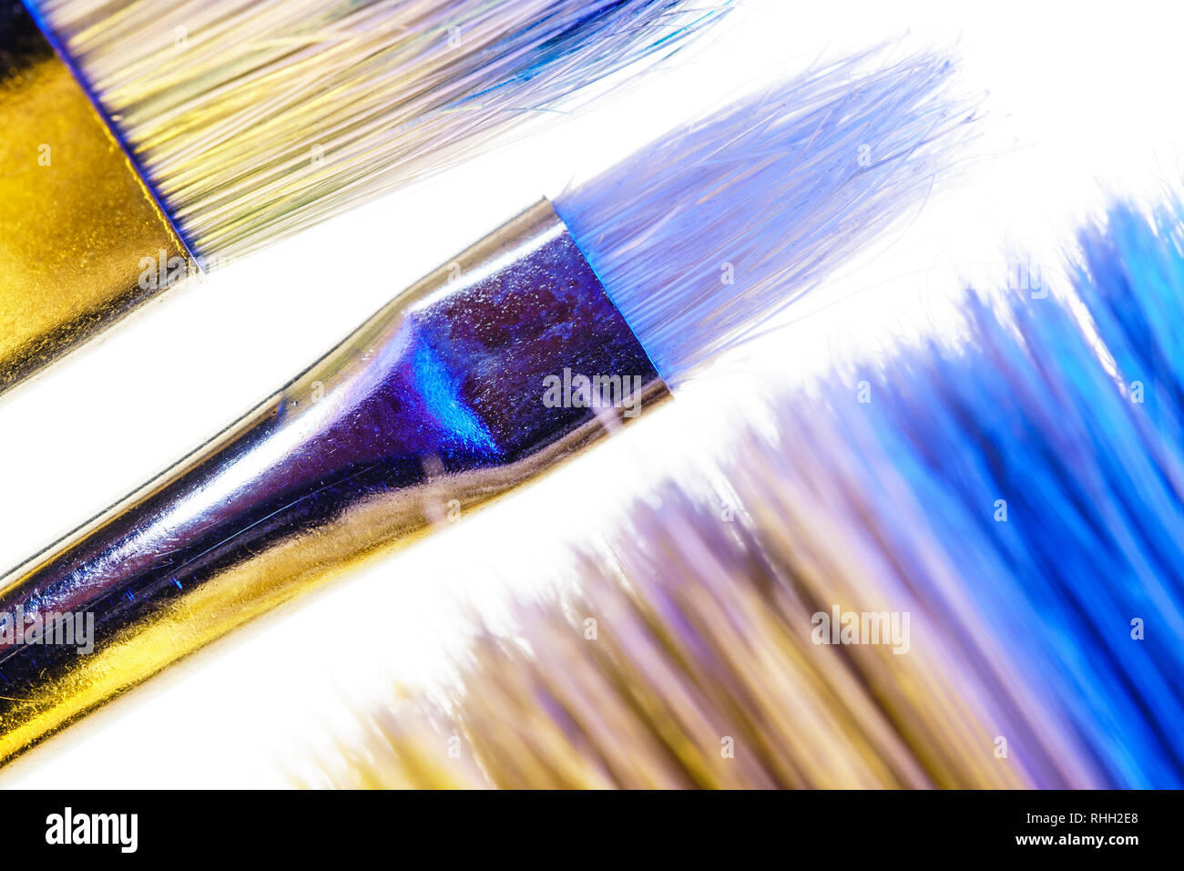 Paint brushes with stiff synthetic bristles for oil painting, acrylic