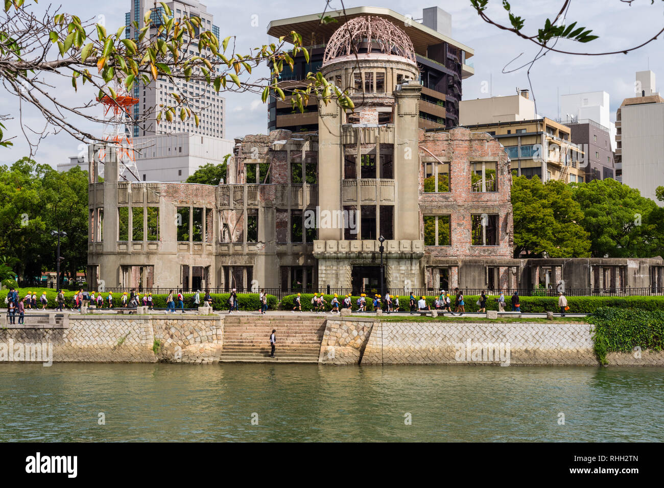 tour groups on excursion in Hiroshima, the ruins of the a-bomb dome in the background Stock Photo